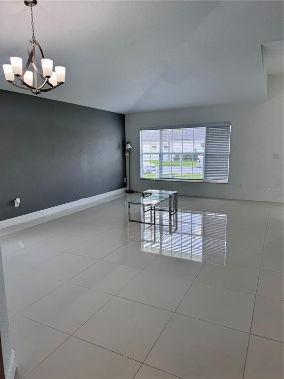 Building Photo - 2823 Maguire Dr