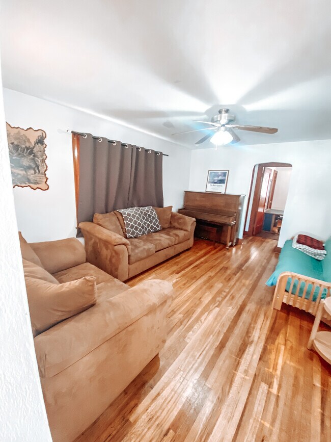 Foto del edificio - 1208 E Custer St