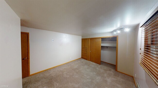 Building Photo - 506 1st Ave NE