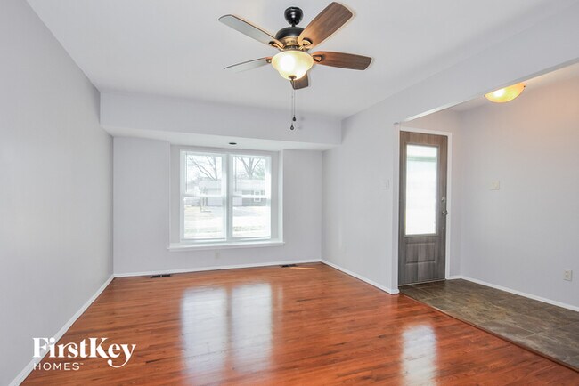 Building Photo - 30 White Plains Dr