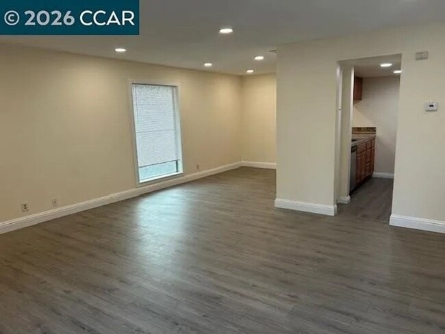 Building Photo - Two Bedroom One Bathroom Condo