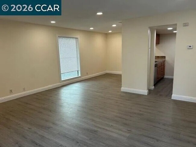 Foto del edificio - Two Bedroom One Bathroom Condo