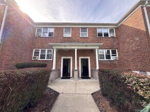 Building Photo - 28 Linden St