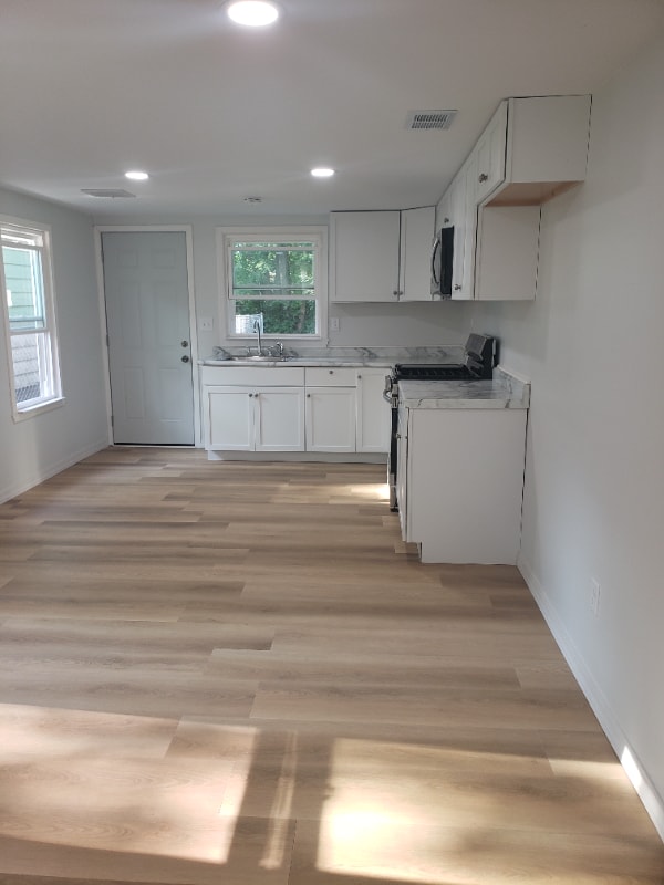 Building Photo - 3707 Blackstone Ave