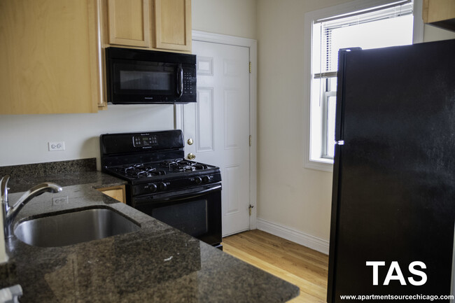 Building Photo - 1214 W Waveland Ave