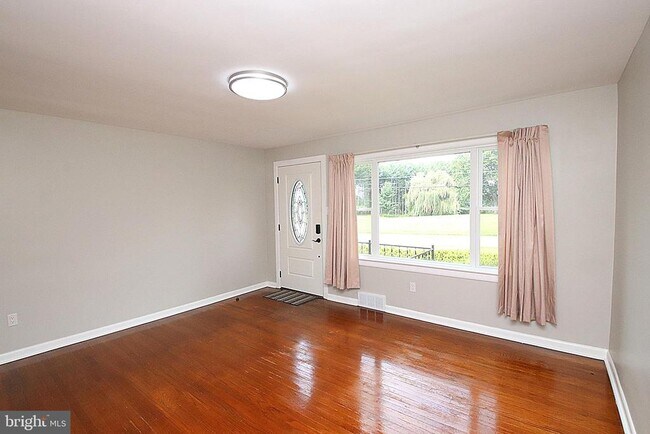 Foto del edificio - 12113 Walnut Point Rd