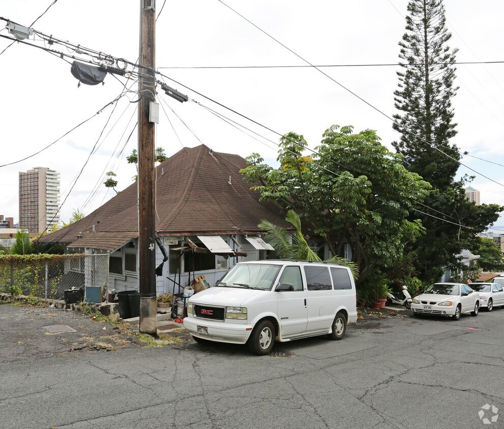 Building Photo - 1505-1515 Alapai St