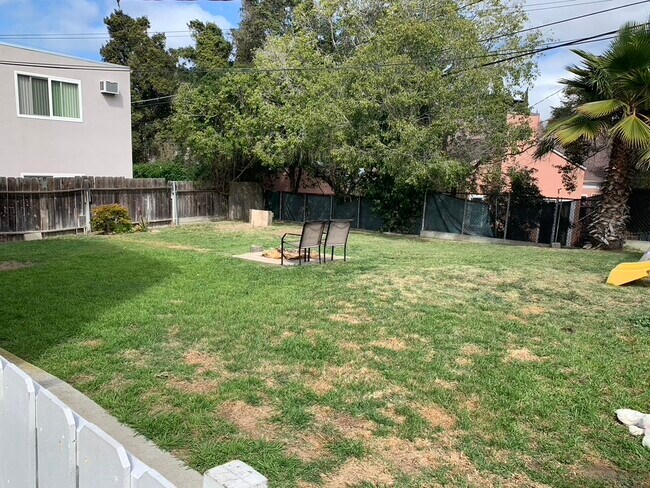 Foto del edificio - 3680 Voltaire St