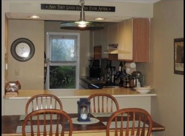 Kitchen with dining island - 34 Marsten Ln