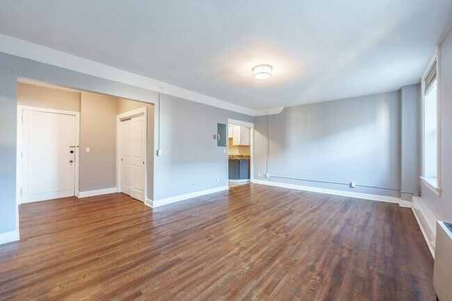 Foto del edificio - Spacious 1BR Condo with Utilities Included at Kimball Towers