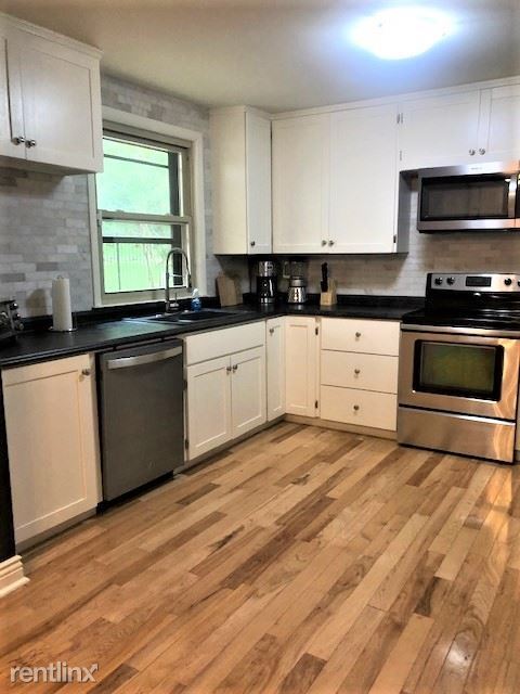 Building Photo - 3 br, 1.5 bath House - 302 Lynn Dr