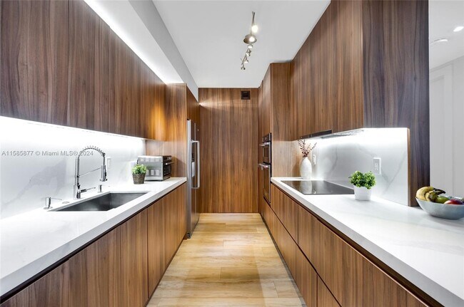 Building Photo - 888 Brickell Avenue Apt #708, Miami, FL 33...