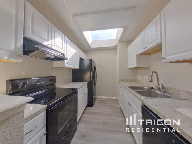 Foto del edificio - 3107 Lucida Ln