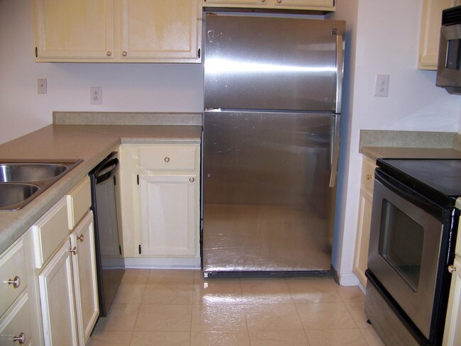 Building Photo - 3200 Crystal Oaks Ln