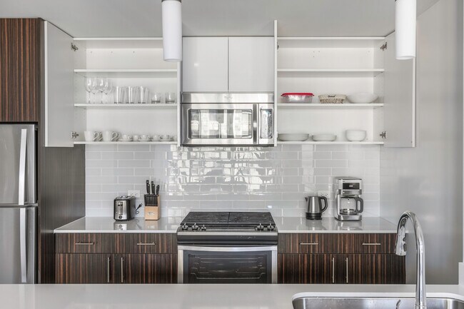 Foto del edificio - 1717 Ridge Ave