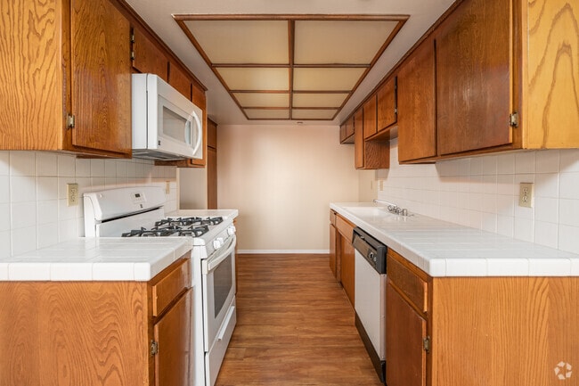 2 habitaciones, 2 baños - 1160 pies cuadrados - Cocina - Casa Del Riverside Apartments