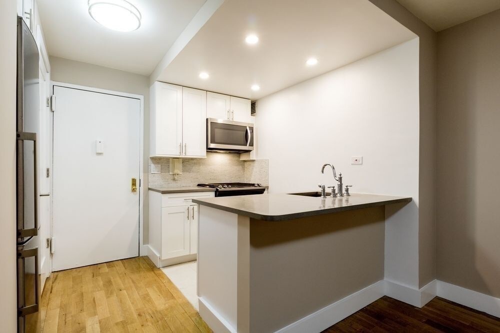 Primary Photo - 784 Columbus Ave