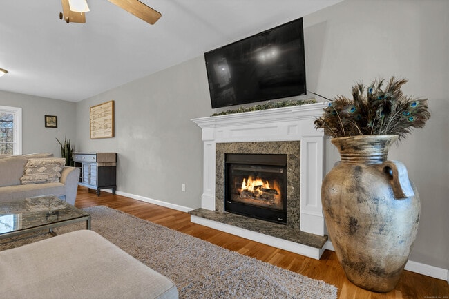Building Photo - 7 Wisteria Ln