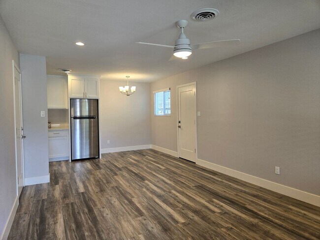 Foto del edificio - 517-519 N Riverside Dr