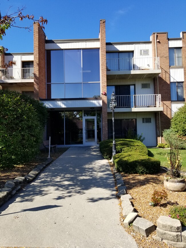 Main building entrance - 300 W Fullerton Ave