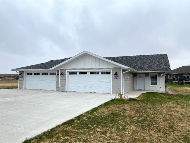 Building Photo - 2912 Sportsmans Dr
