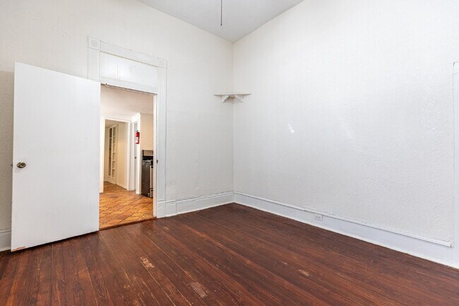 Foto del edificio - 426 W Woodlawn Ave