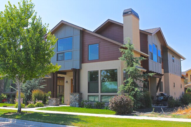 Building Photo - 1229 E Lone Creek Dr