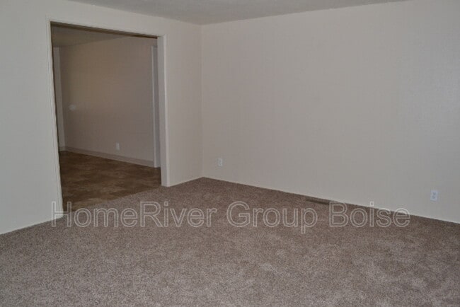 Building Photo - 2300 W Boise Ave
