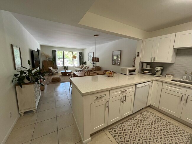 Building Photo - 2307 S Cypress Bend Dr