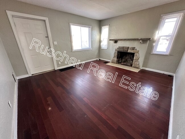 Building Photo - 3 bed 1 bath home