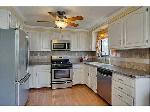 Kitchen - 120 Ellicott Creek Rd