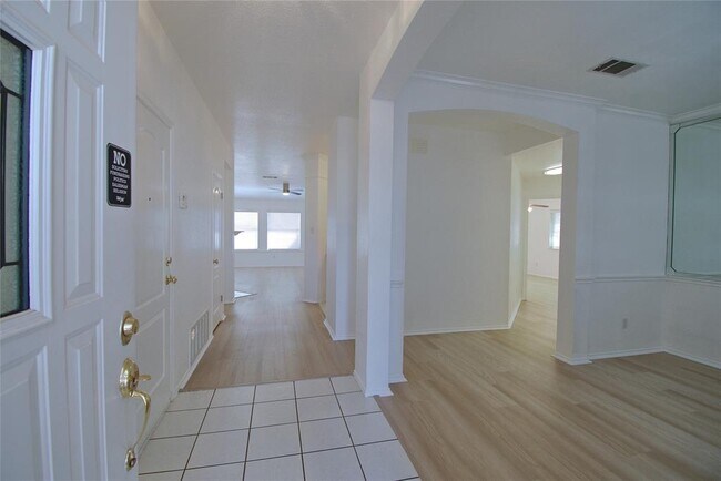 Foto del edificio - 1401 Haley Gray Dr