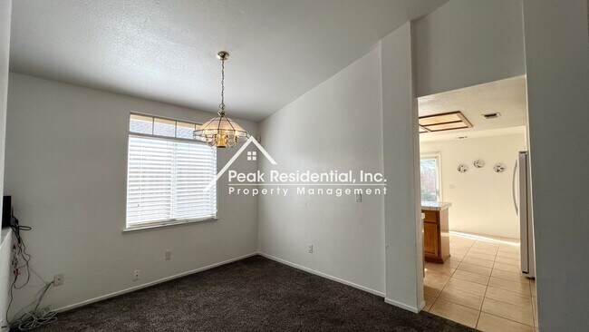 Foto del edificio - 8274 Golden Park Ct
