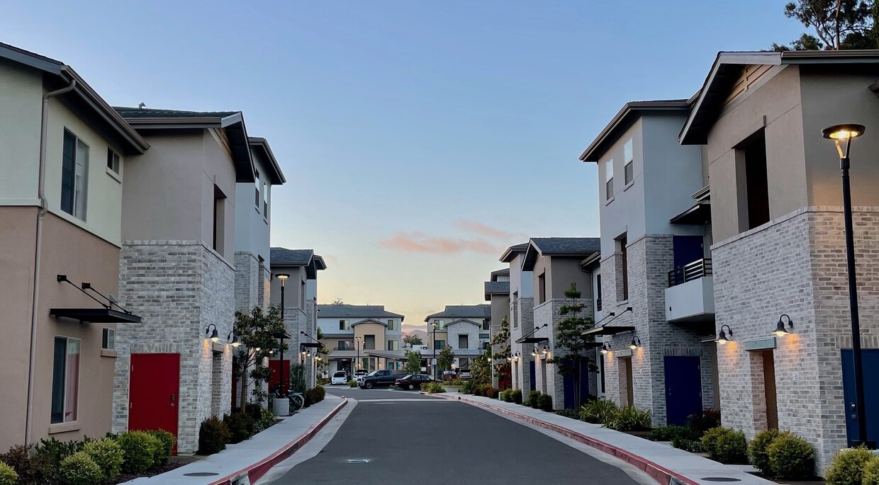 Bienvenido a Twin Creeks Apartments en San Luis Obispo - Twin Creeks Apartments