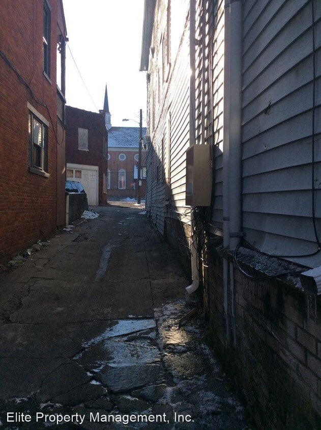 Building Photo - 2 br, 1 bath House - 222 E. Philadelphia S...