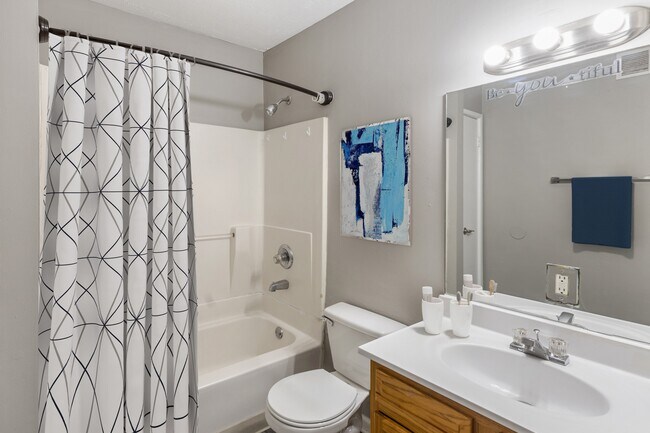 Foto del edificio - Thoroughbred Crossing