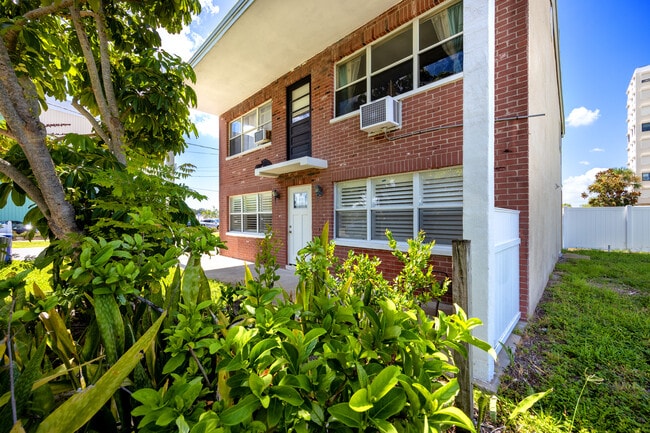 Building Photo - 2502 Gary Cir
