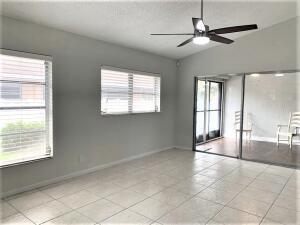 Foto del edificio - 8219 Summerbreeze Ln