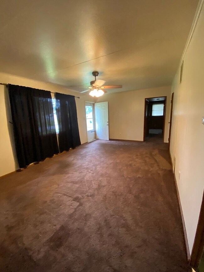 Building Photo - 3 Bedroom Ranch in Eastmoor