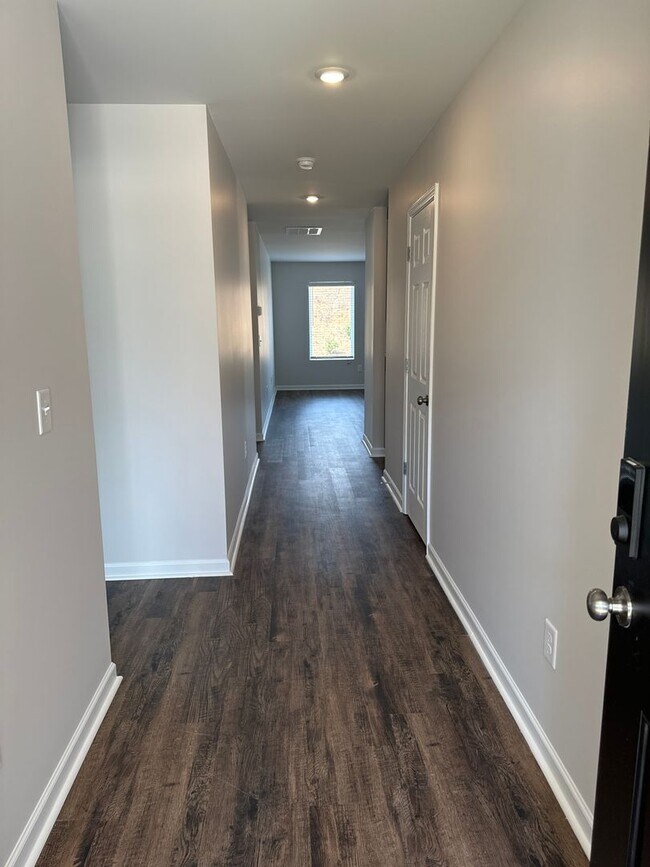 Building Photo - *Pre-leasing* Three Bedroom | Two Bath Hom...