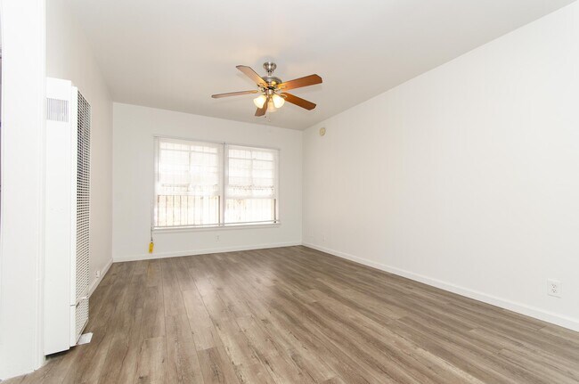 Foto del edificio - 236 S Sycamore Ave
