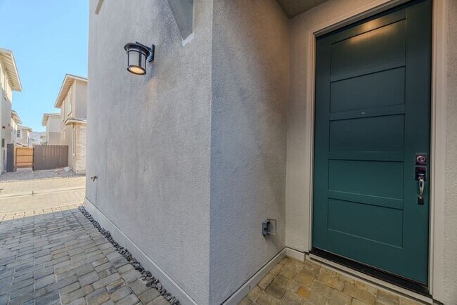 Foto del edificio - Brand new Arrowcreek Stunner!