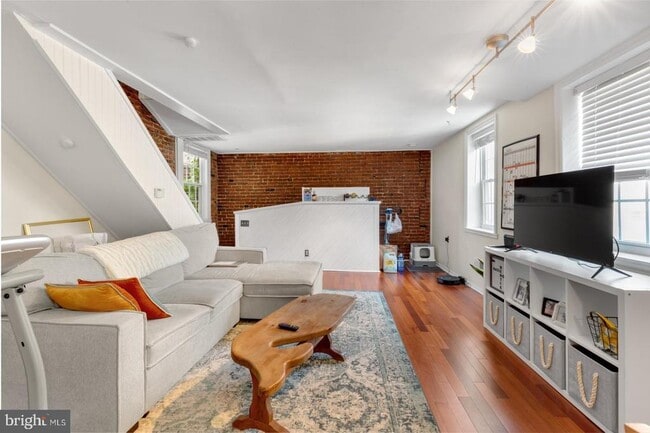 Building Photo - 123 Bainbridge St