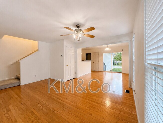Building Photo - 213 Countryshire Dr