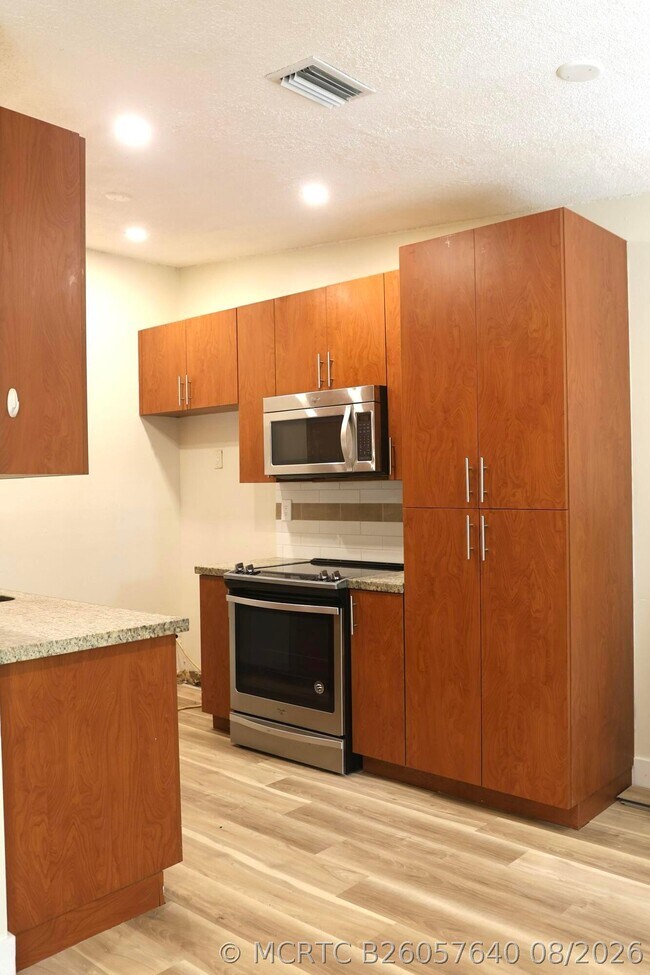 Foto del edificio - 7914 Pembroke Rd