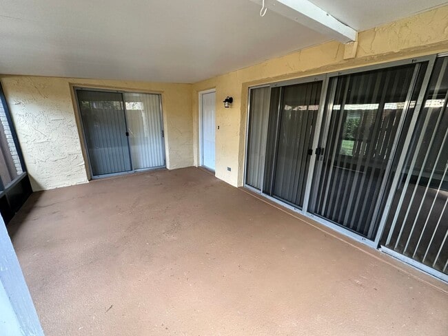 Foto del edificio - 190 Moonstone Ct