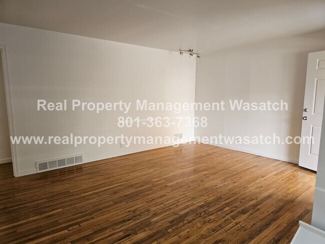 Foto del edificio - Check Out This 4 Bedroom 2 Bathroom Home in Salt Lake City!