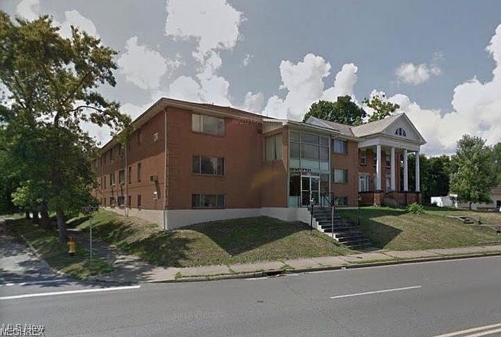 Primary Photo - 1019 Maple Ave