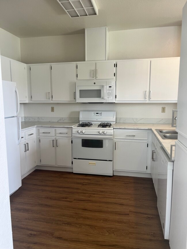 Building Photo - 1856 Sierra Highlands Dr