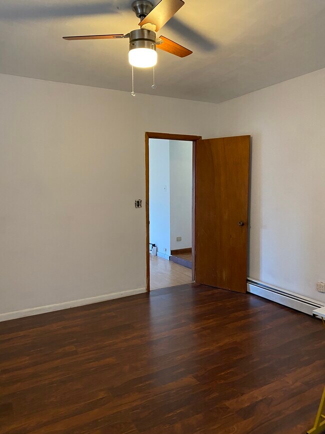 Large bedroom - 45 High St